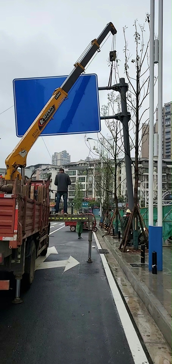 菲尼特交通标志牌杆