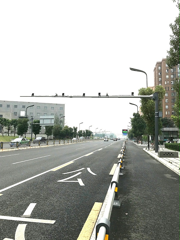 菲尼特监控立杆