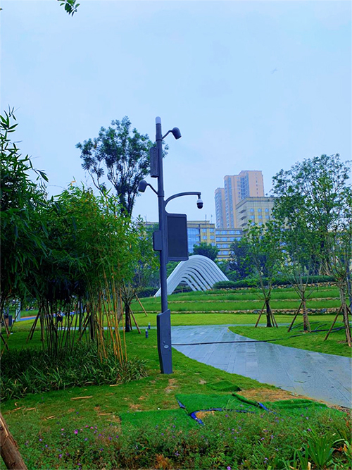 成都新金牛公园安装菲尼特智慧路灯——直趣